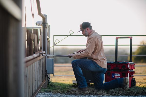 Professional gate repair technician in Weatherford